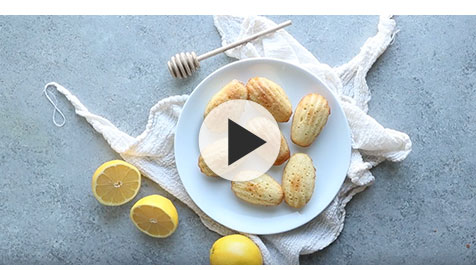 Classic Lemon Madeleines >