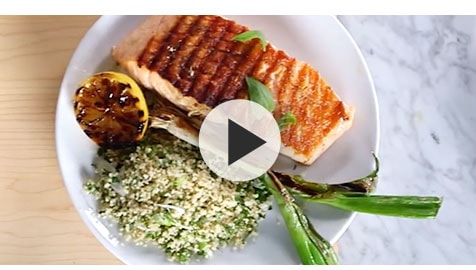 Grilled Salmon with Lemon Oil and Basil >