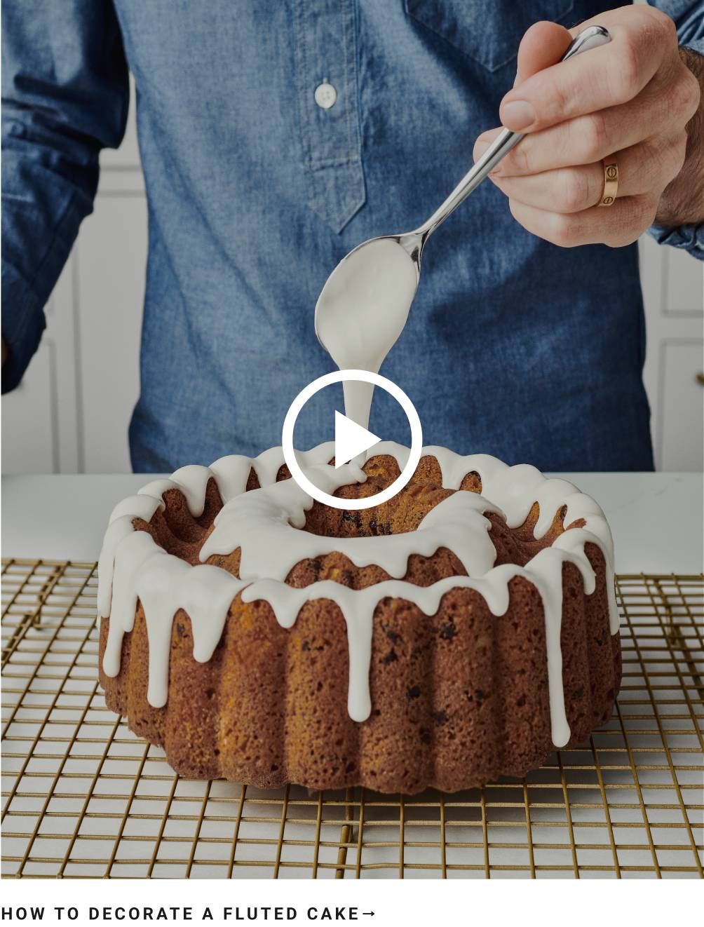 How to Decorate a Fluid Cake