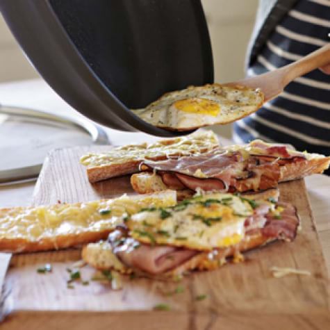 cook eggs on panini press