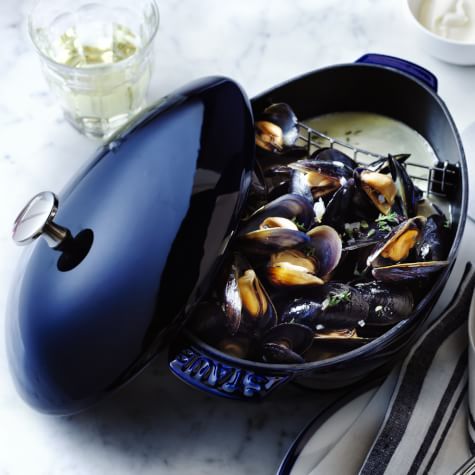 Beer Mussels / Lodge 2-Quart Cast Iron Pot 