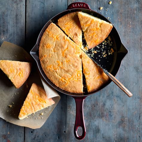 Trisha Yearwood shares her skillet cheddar cornbread recipe for  Thanksgiving - Good Morning America