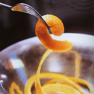 Making a Lemon-Peel Spiral Garnish