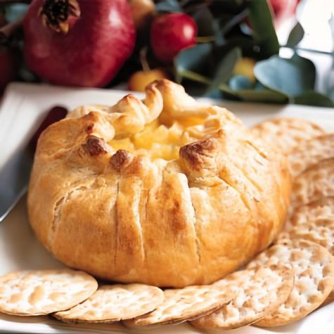 Baked Brie en Croûte with Apple Compote