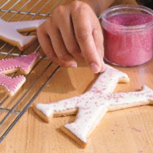 Decorating Valentine Cookies