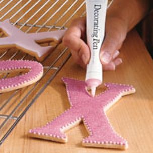 Decorating Valentine Cookies
