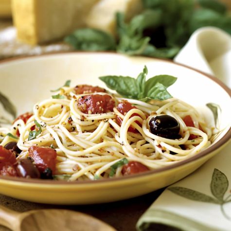 Spaghetti with Toasted Garlic-Tomato Sauce