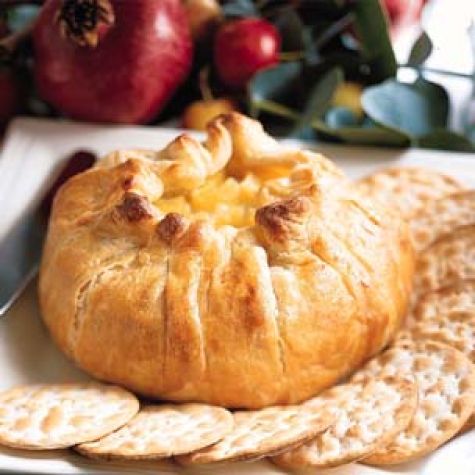 Baked Brie en Croûte with Apple Compote