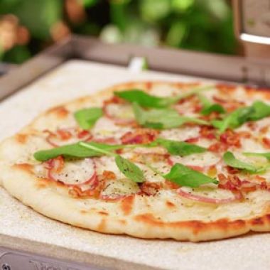 Grilling Pizzas