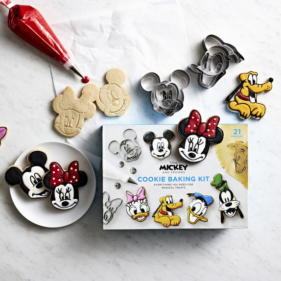 2 Piece Mickey Mouse Minnie Mouse Plastic Cookie Cutter Set