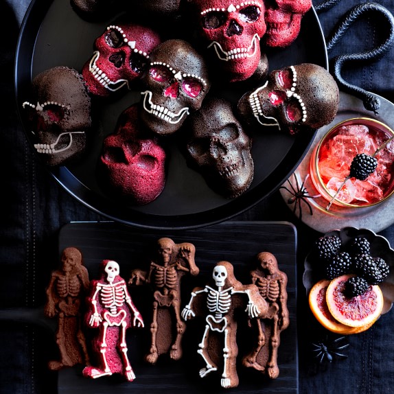 haunted skull cakelet pan