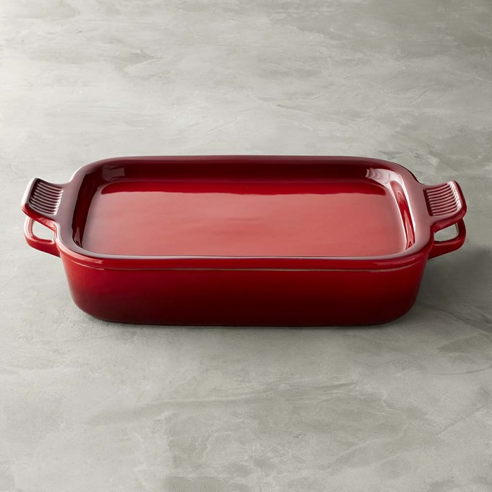 le creuset oven dish with lid