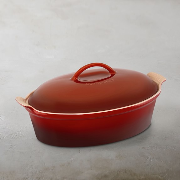 le creuset oven dish with lid