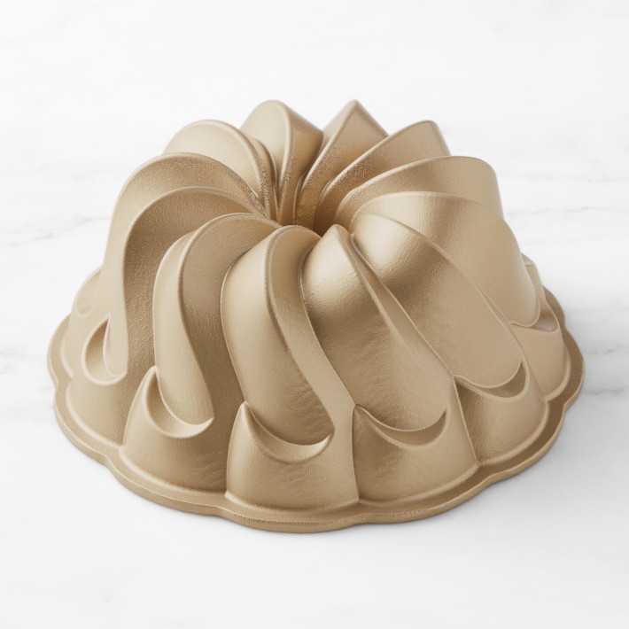 Nordic Ware Nonstick Cast Aluminum Pirouette Bundt Pan 