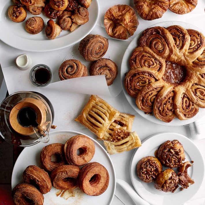 Galaxy Cinnamon Roll Breakfast Wreath Williams Sonoma
