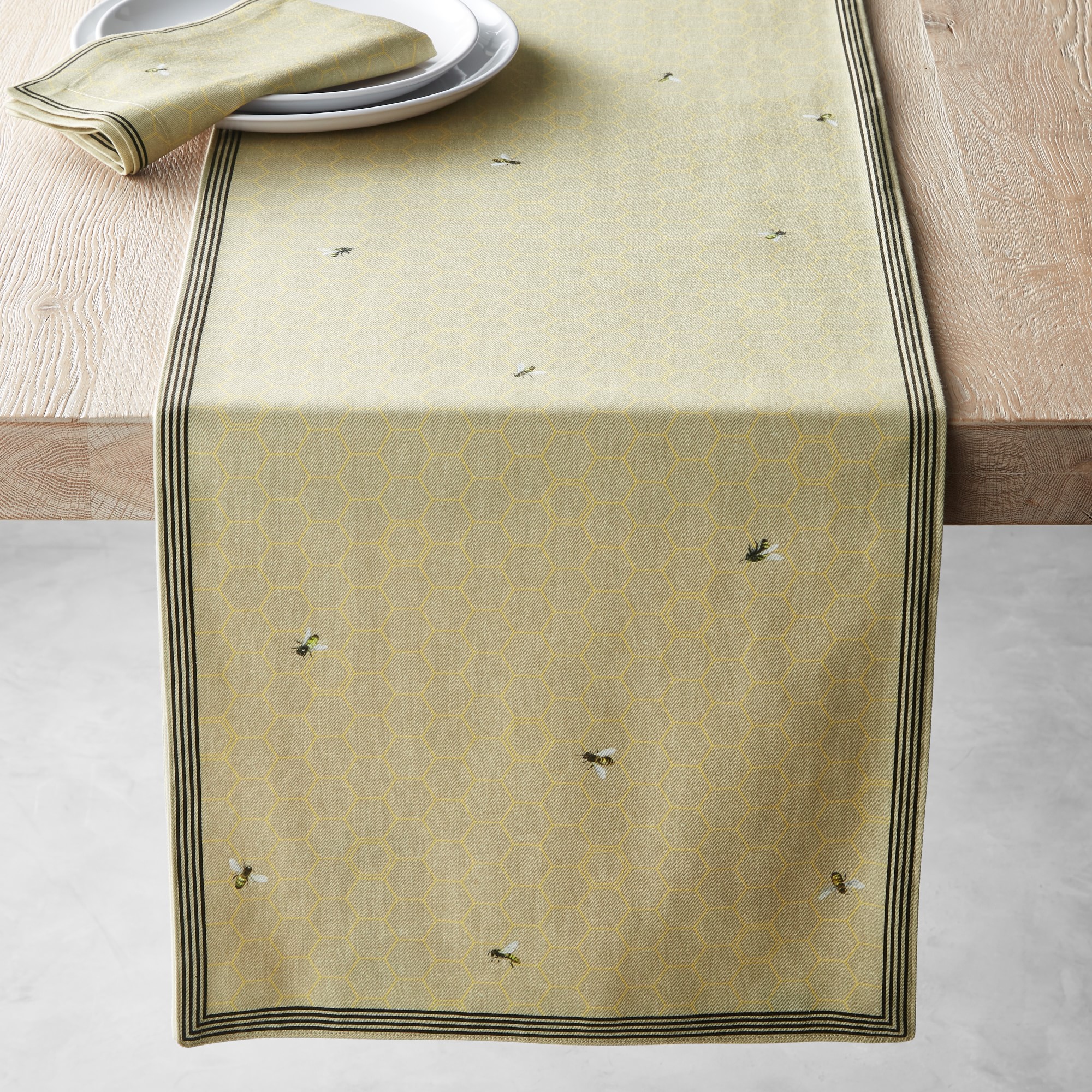 

Bee Table Runner