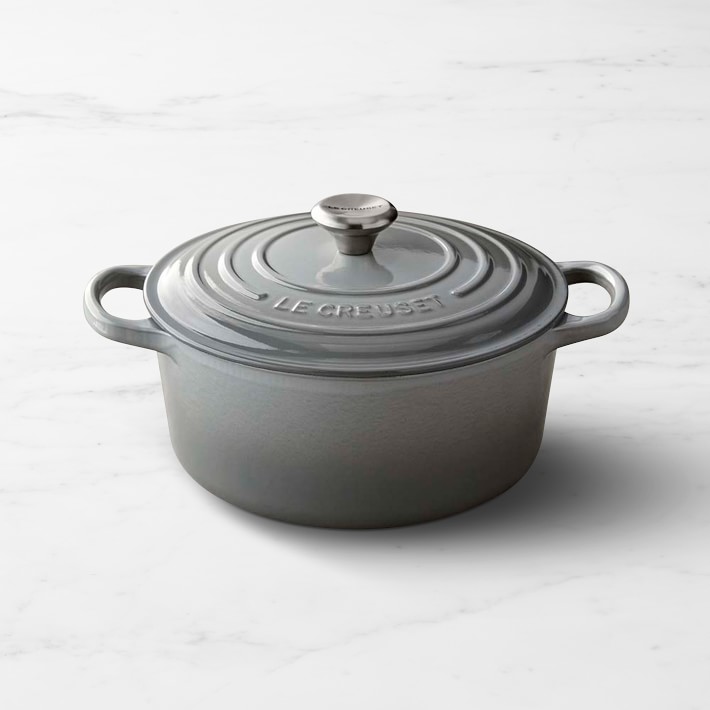 Le Creuset Signature Enameled Cast Iron Round Oven