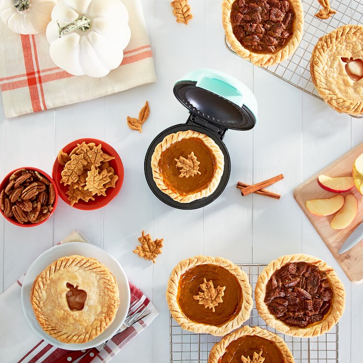 making mini s'mores pies with the dash mini pie maker! they came