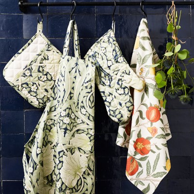 https://assets.wsimgs.com/wsimgs/ab/images/dp/wcm/202328/0026/williams-sonoma-x-morris-co-apron-m.jpg