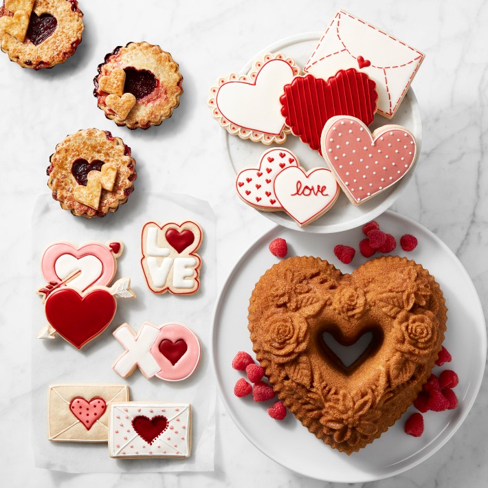 Williams Sonoma Nordic Ware Floral Heart Bundt Pan & Devils Food Bundt Cake  Mix