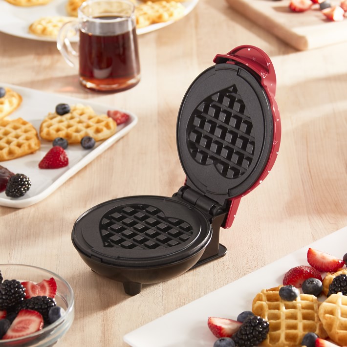 Dash Heart Mini Waffle Maker - DMWH100HP