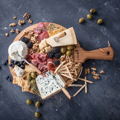 https://assets.wsimgs.com/wsimgs/ab/images/dp/wcm/202334/0266/boska-friends-european-oak-cheese-board-set-m.jpg