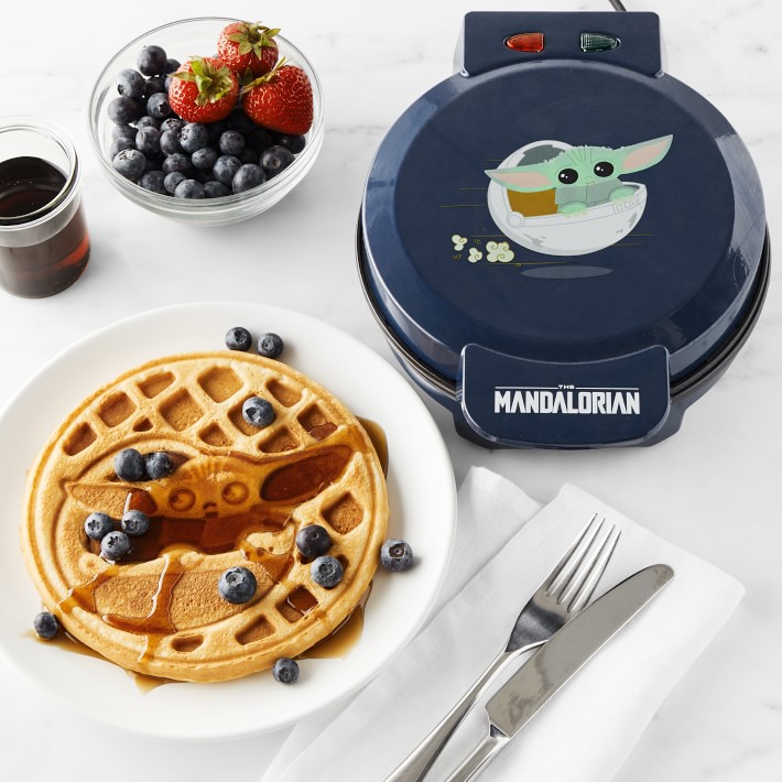 THE MANDALORIAN - The Child - Mini Waffle Maker : : Electro  Star Wars