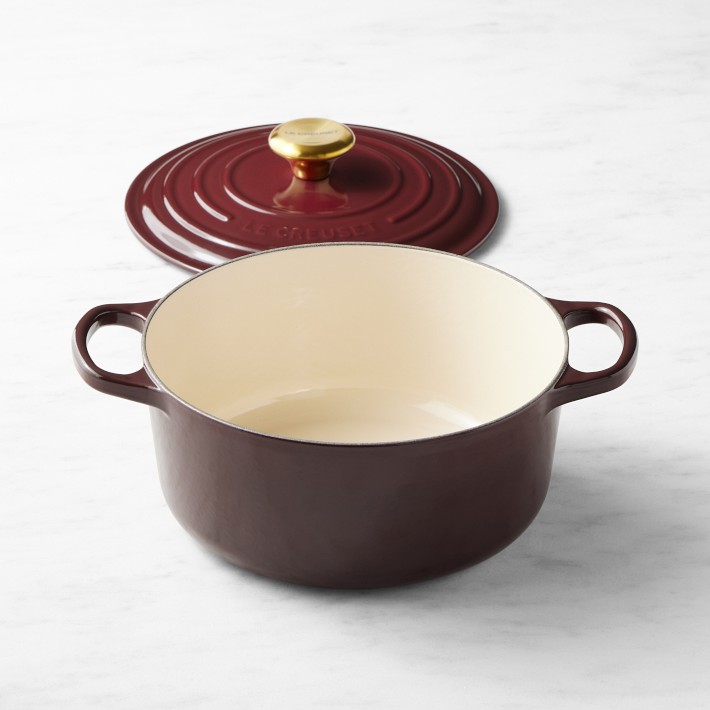 https://assets.wsimgs.com/wsimgs/ab/images/dp/wcm/202339/0334/le-creuset-signature-enameled-cast-iron-round-oven-o.jpg