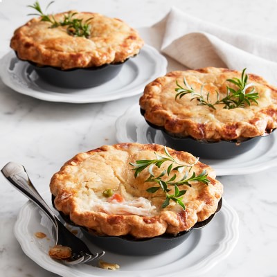 Two 4 pies, tarts, pot pies, or mini quiches plastic containers