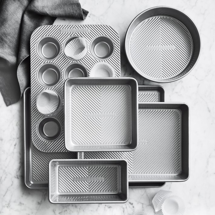 https://assets.wsimgs.com/wsimgs/ab/images/dp/wcm/202340/0107/williams-sonoma-cleartouch-nonstick-6-piece-bakeware-set-o.jpg