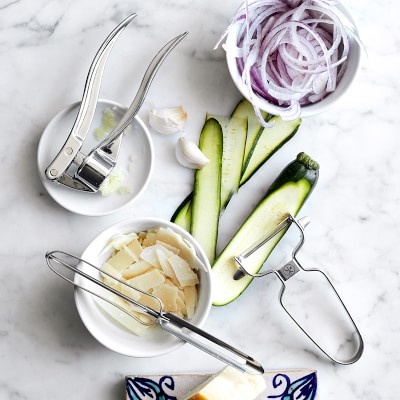 https://assets.wsimgs.com/wsimgs/ab/images/dp/wcm/202340/0127/open-kitchen-by-williams-sonoma-single-peeler-m.jpg