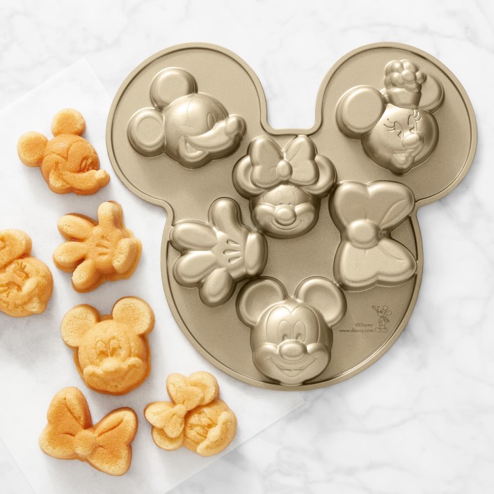 https://assets.wsimgs.com/wsimgs/ab/images/dp/wcm/202340/0148/williams-sonoma-mickey-and-minnie-mouse-cast-aluminum-cake-o.jpg