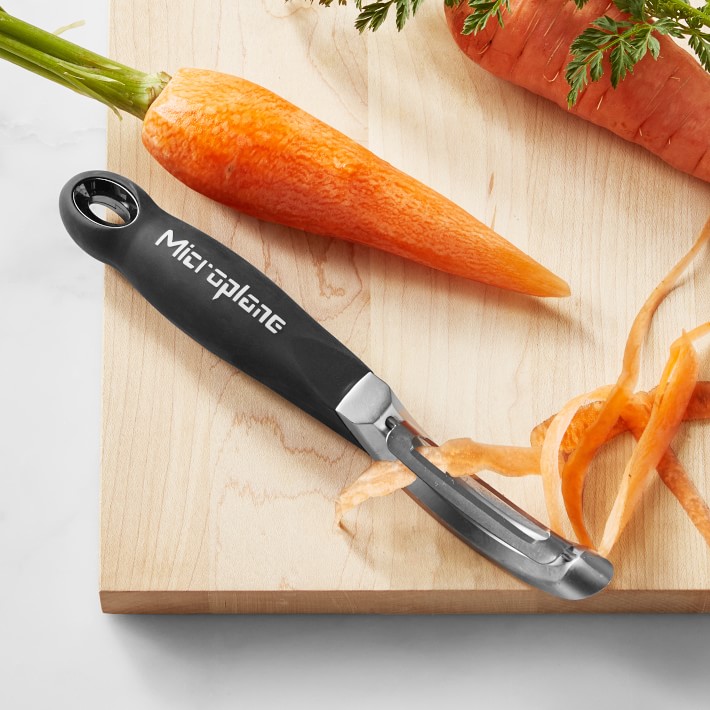 Microplane Professional Julienne Vegetable Peeler - Stainless Steel Blade, Non-Slip Handle, Durable Construction 