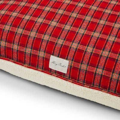 https://assets.wsimgs.com/wsimgs/ab/images/dp/wcm/202344/0046/harry-barker-plaid-sherpa-dog-bed-medium-m.jpg