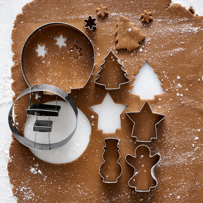https://assets.wsimgs.com/wsimgs/ab/images/dp/wcm/202344/0152/williams-sonoma-3d-snow-globe-cookie-cutter-set-o.jpg