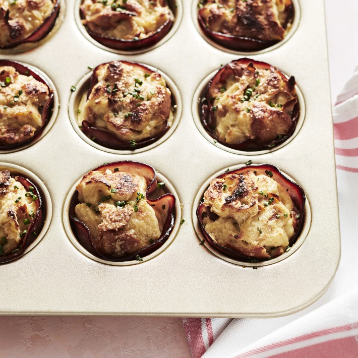Williams Sonoma Traditionaltouch™ Muffin Pan