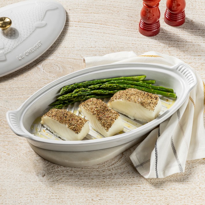 https://assets.wsimgs.com/wsimgs/ab/images/dp/wcm/202350/0070/le-creuset-stoneware-oval-fish-baker-o.jpg
