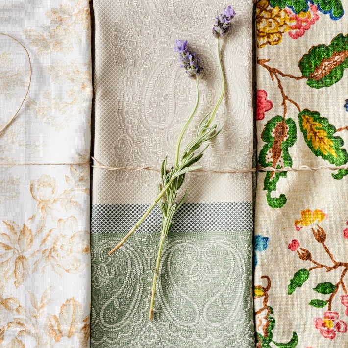 Colorful cotton dinner napkins in a beautiful Provencal jacquard