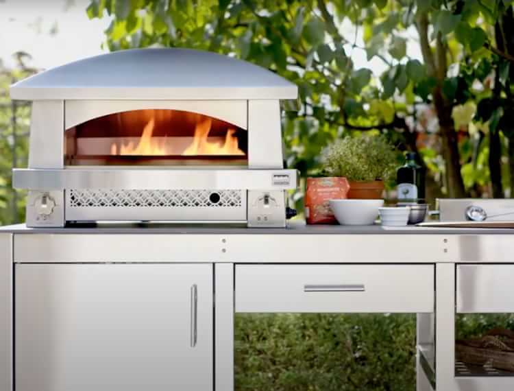 Kalamazoo Freestanding Artisan Fire Pizza Oven with Pizza Tools ...