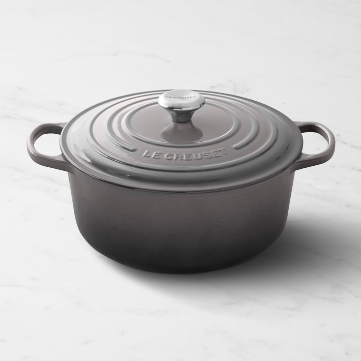 Le Creuset Signature Enameled Cast Iron Round Dutch Oven 7 1/4 Qt