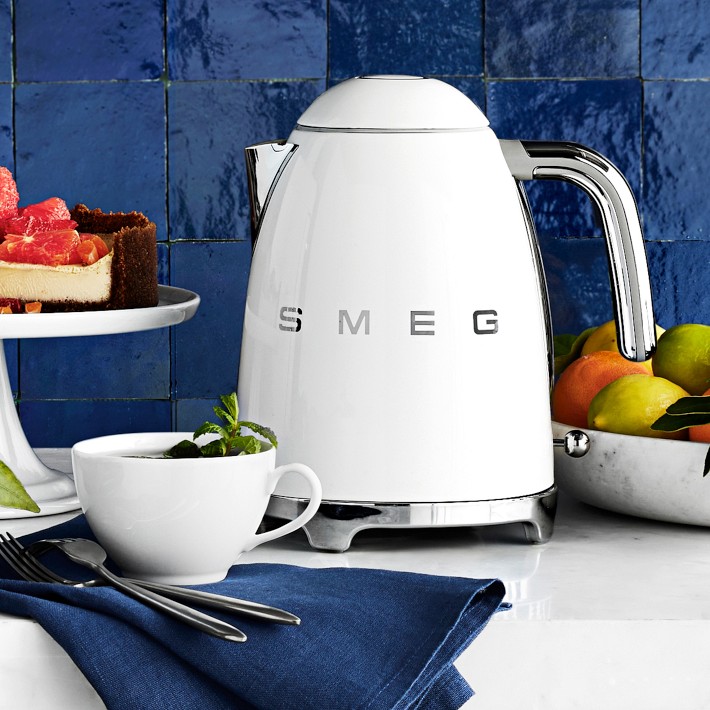 Smeg 50's Retro Style Cream Electric Kettle/ box popular is damaged