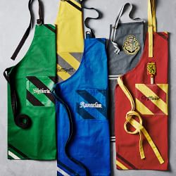 HARRY POTTER&#8482; x Williams Sonoma Gryffindor&#8482; Adult Apron