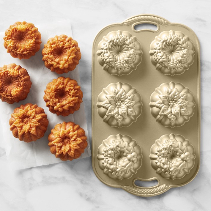Nordic Ware Nonstick Cast Aluminum Wreath Bundtlette Pan