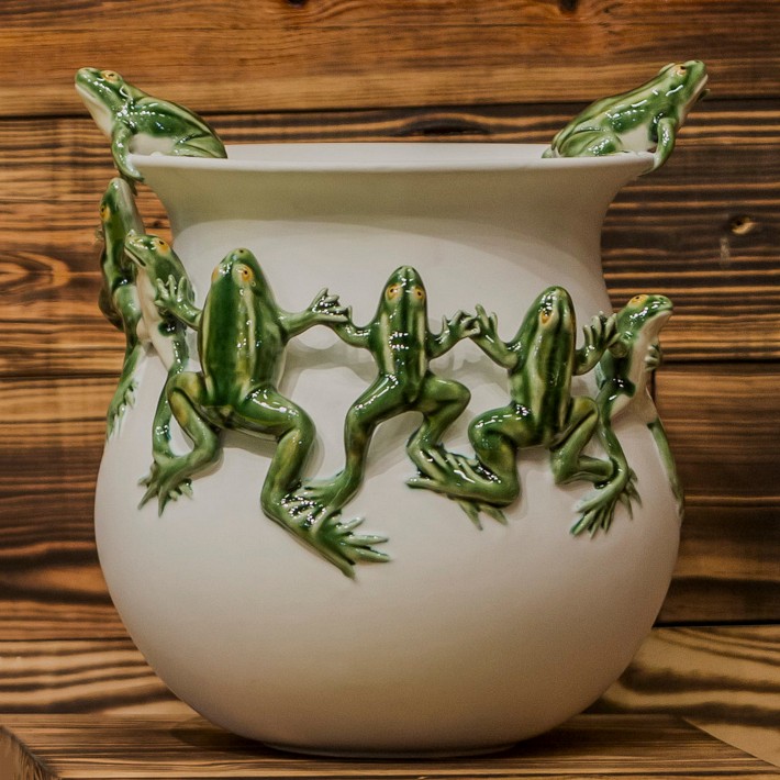 Bordallo Pinheiro Censurado Frog Dance Pot