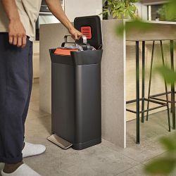 Joseph Joseph Titan 30L Black Trash Compactor
