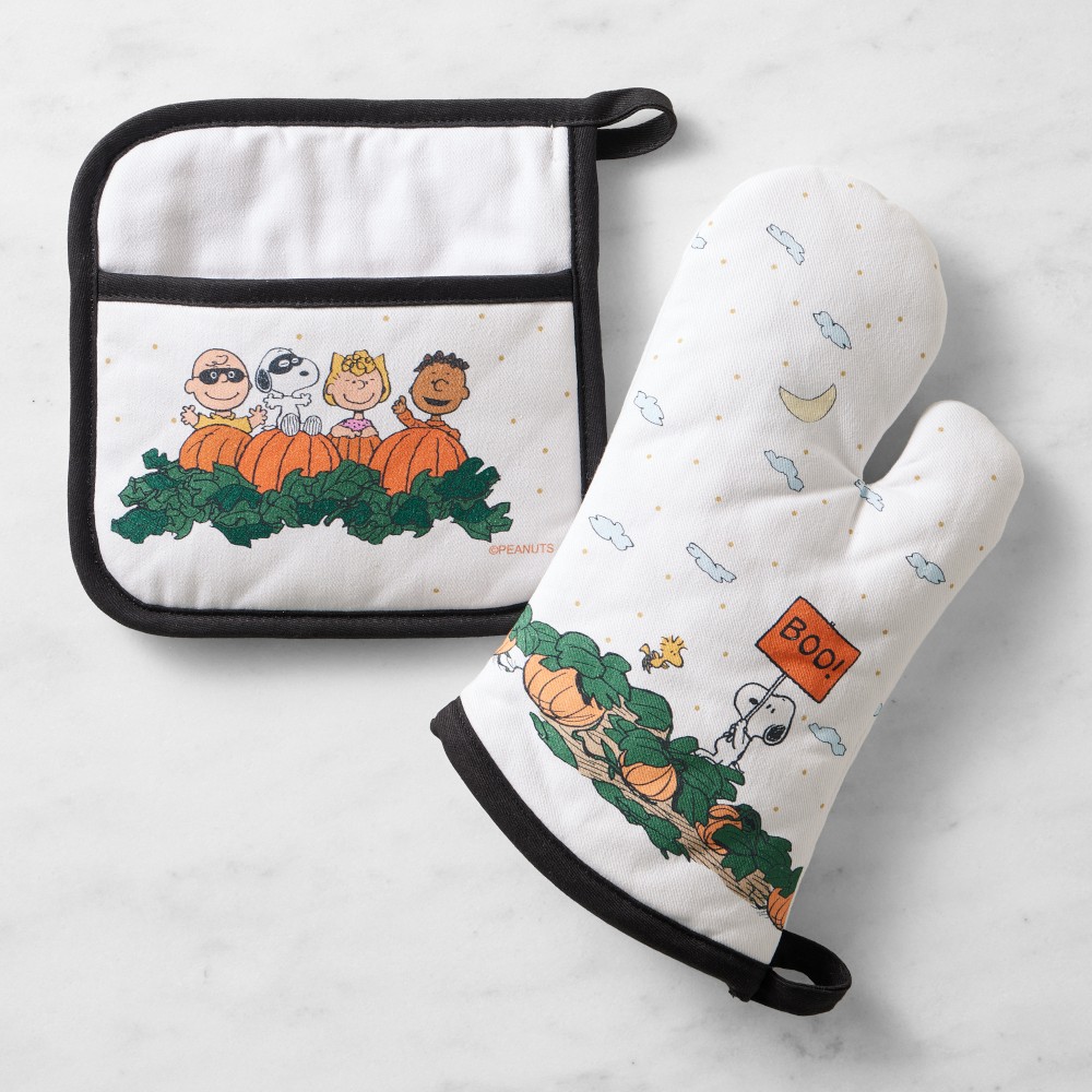 PEANUTS™ x Williams Sonoma The Great Pumpkin Oven Mitt & Potholder Set