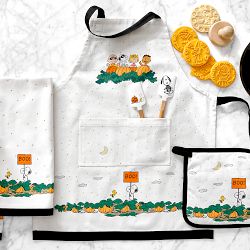 PEANUTS&#8482; x Williams Sonoma Halloween Great Pumpkin Oven Mitt &amp; Potholder Set