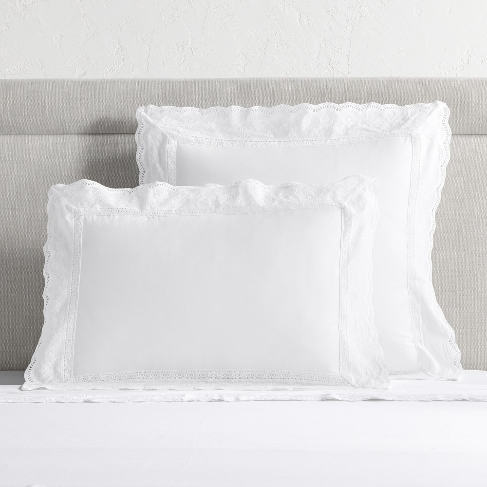 **1 Duvet King Size, 2 Shams King Size** Lace Heritage Duvet Cover & Shams