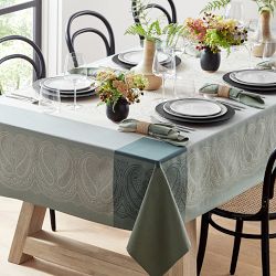 Jacquard Madrid Tablecloth, 70" X 108", Green