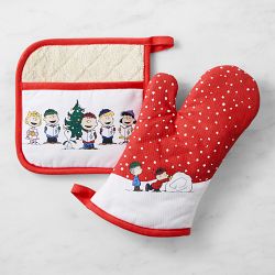 PEANUTS™ x Williams Sonoma Charlie Brown Christmas Oven Mitt &amp; Potholder Set